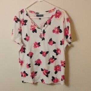 Karen Scott White Short Sleeve Pink Floral and Black Leaf Details Size XL